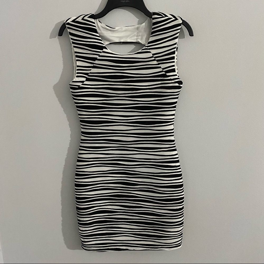 Suzy Shier Women’s Zebra Print Cinched Bodycon Fitted Dress
